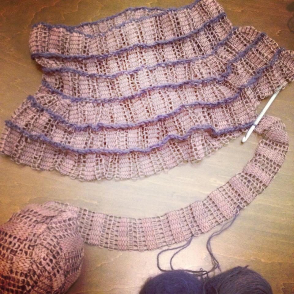 編みかけのアスマラ。
