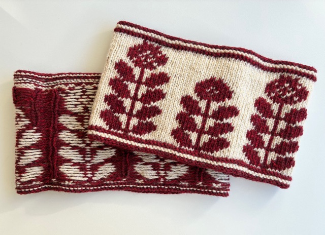 「ラダーバックジャガードで編むお花のカウル」